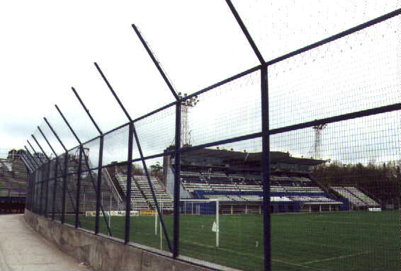 estadio: paltea techada vista desde la tribuna del Bosque